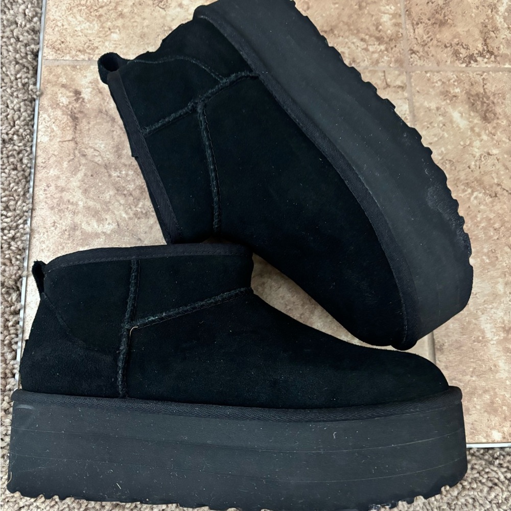 UGG Women's Black Platform Ankle Boots size 8